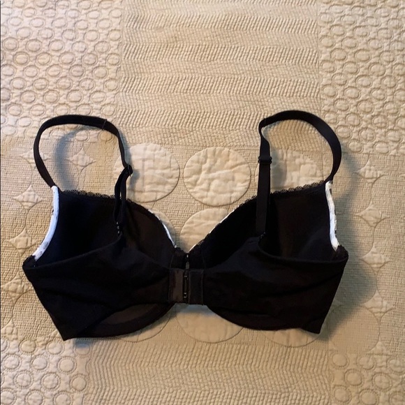 Victoria’s Secret bra. - Picture 2 of 3
